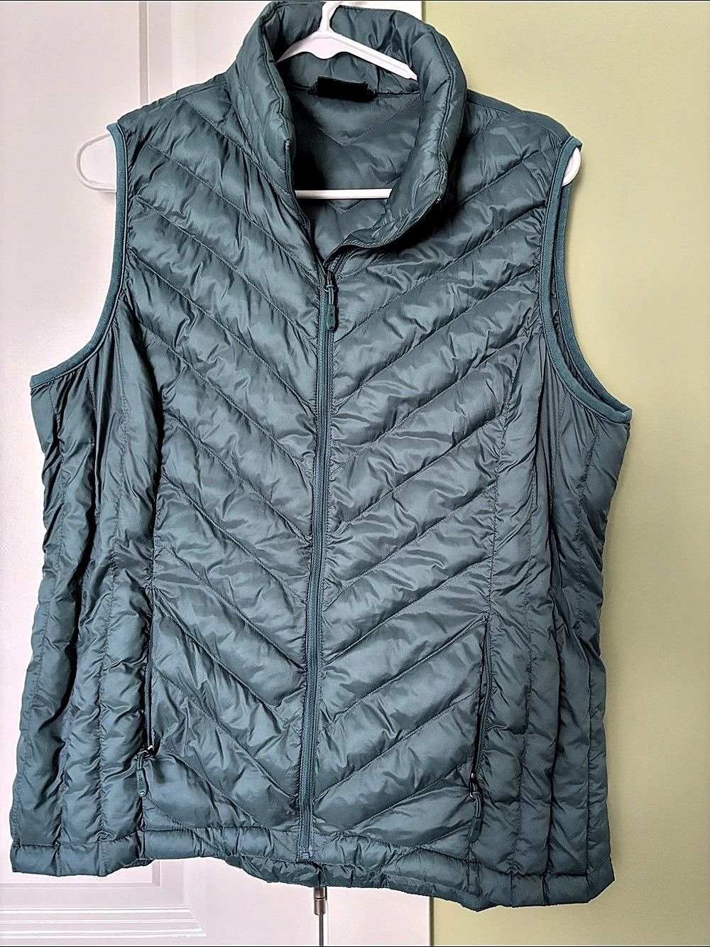 Quilted Puffer Vest in Blue Size Large Like New
